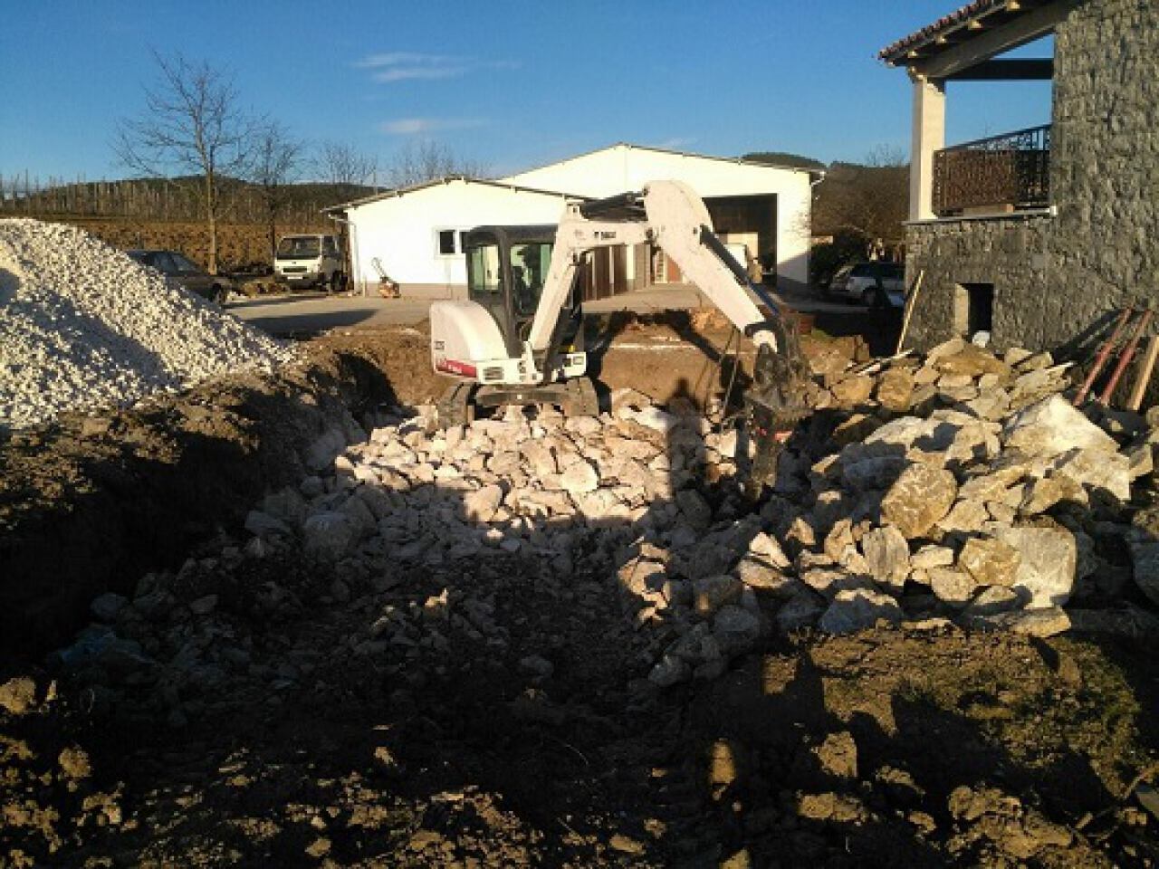 UKLANJANJE GRAĐEVINSKOG MATERIJALA / ODVOZ 