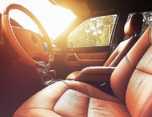 Automobili parkirani na suncu nakon sat vremena postižu smrtonosne temperature