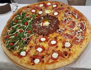 Pizza ubojizza – metarska pizza s kilogramskom pljeskavicom