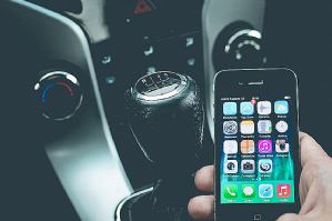 Povećanje kazni za korištenje mobitela u vožnji
